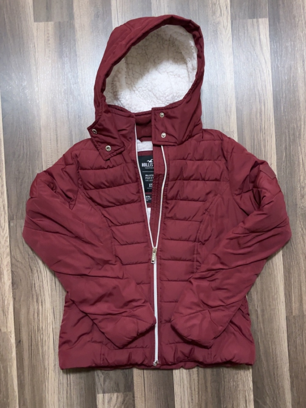 HOLLISTER Hooded Sherpa Lined Puffer Jacket Women’s Burgundy XS